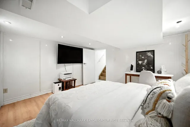 Additional image 21 of 276 Roselawn Ave