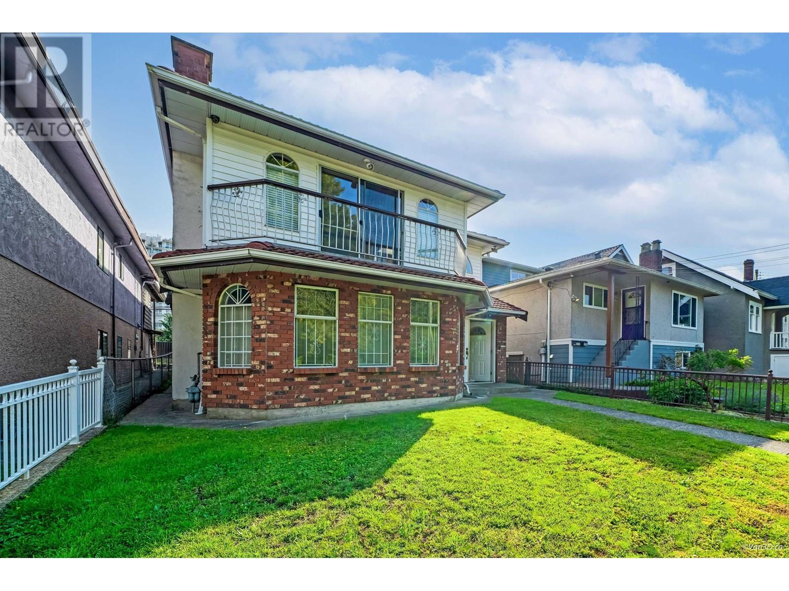 2232 WENONAH STREET|Vancouver, British Columbia V5N2Z6