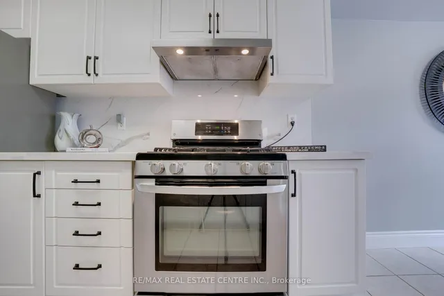 Additional image 11 of 32 Queen Anne Dr