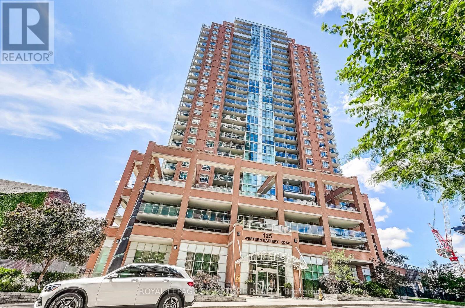 210 - 125 WESTERN BATTERY ROAD|Toronto (Niagara), Ontario M6K3R8