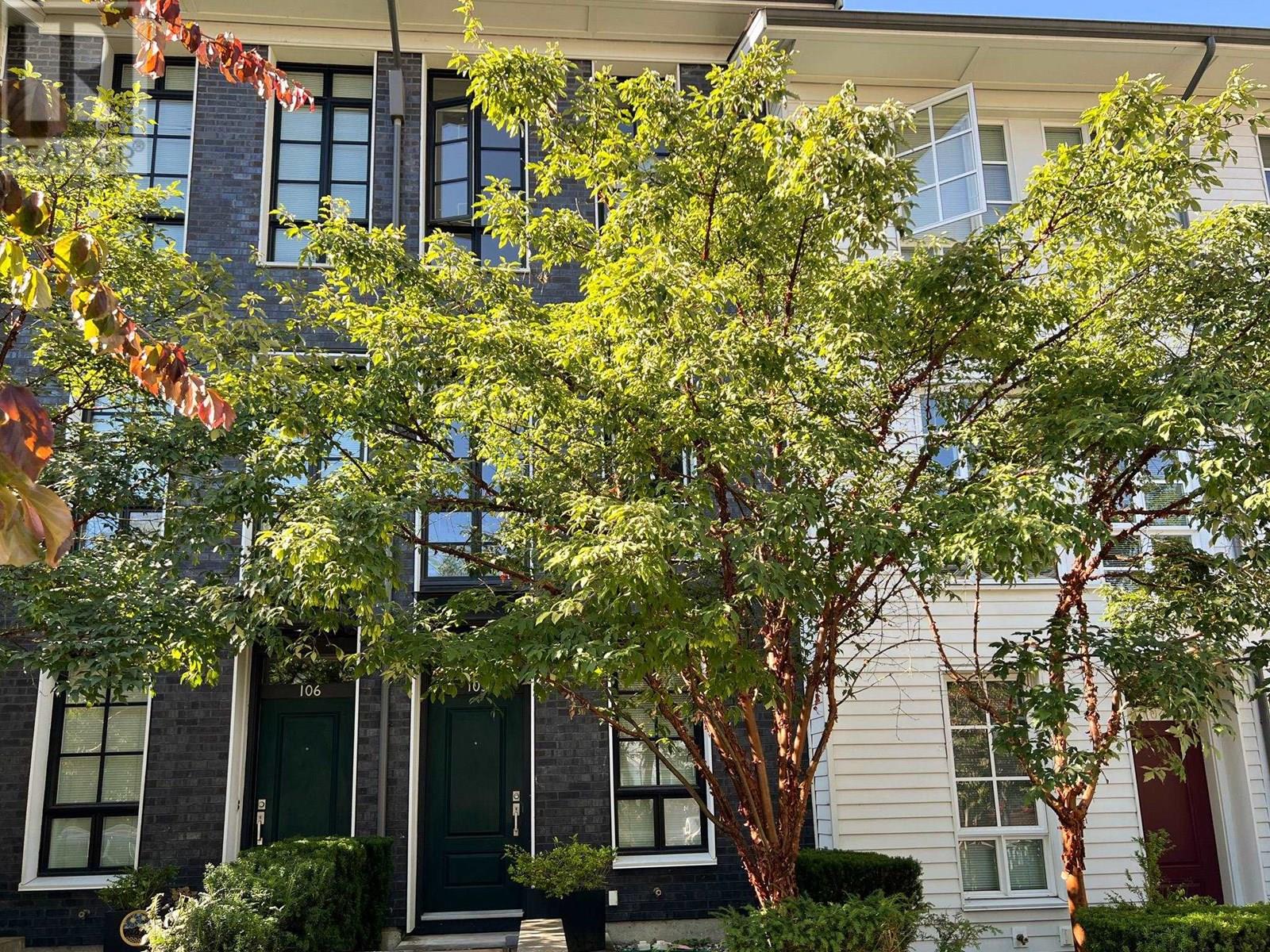 105 548 FOSTER AVENUE|Coquitlam, British Columbia V3J0E2