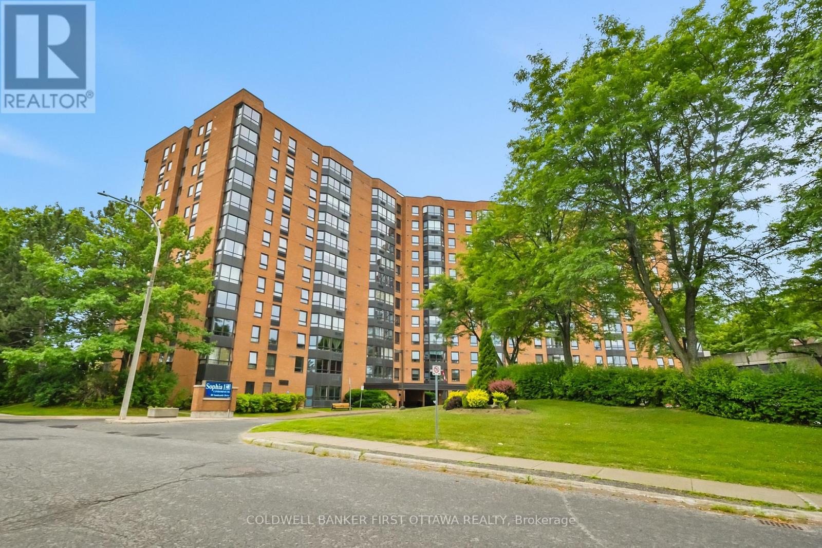 412 - 80 SANDCASTLE DRIVE|Ottawa, Ontario K2H9E7