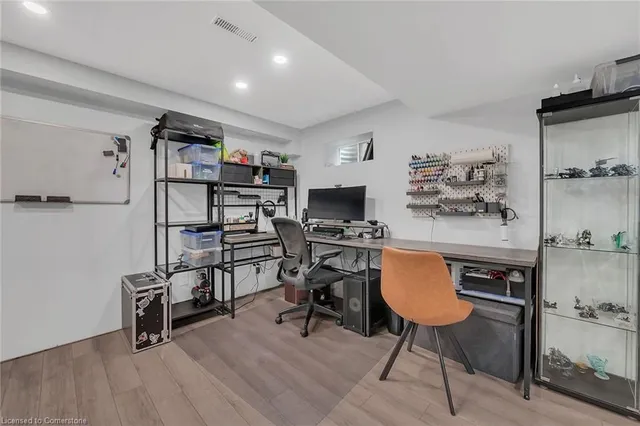 Additional image 34 of 1550 Newlands Cres Unit 11