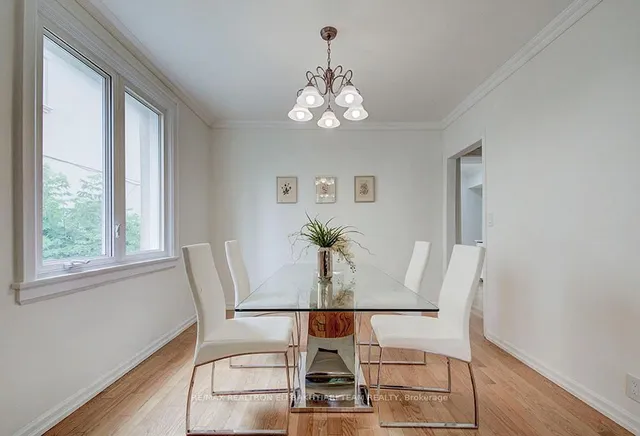 Additional image 28 of 29 Roseland Dr