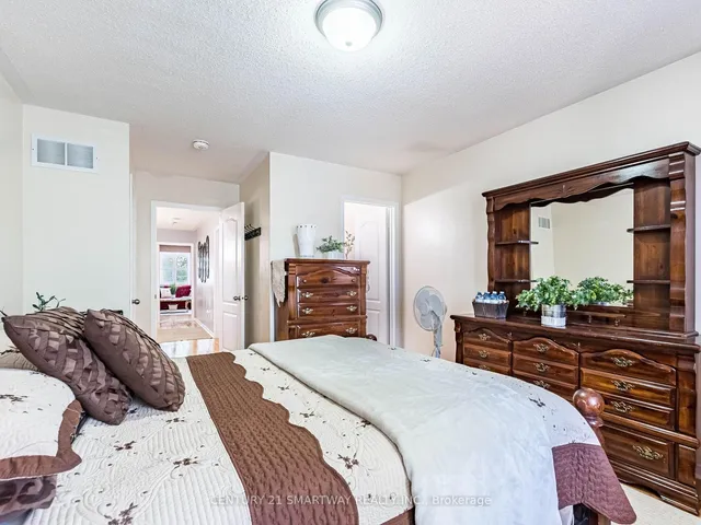 Additional image 25 of 38 Bottlebrush Dr