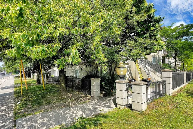 Additional image 30 of 108 Finch Ave Unit C11