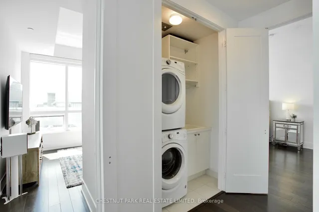 Additional image 18 of 55 Merchants' Wharf Unit 923