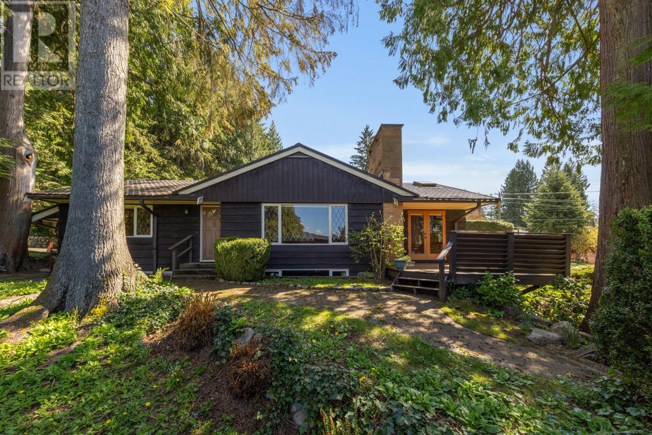 936 PROSPECT AVENUE|North Vancouver, British Columbia V7R2M3