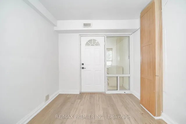 Additional image 8 of 2901 Jane St Unit Unit 106