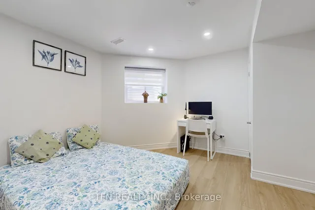 Additional image 34 of 851 Clemens Cres