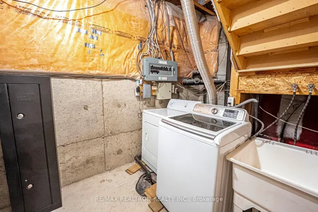 Additional image 20 of 886 Pape Ave