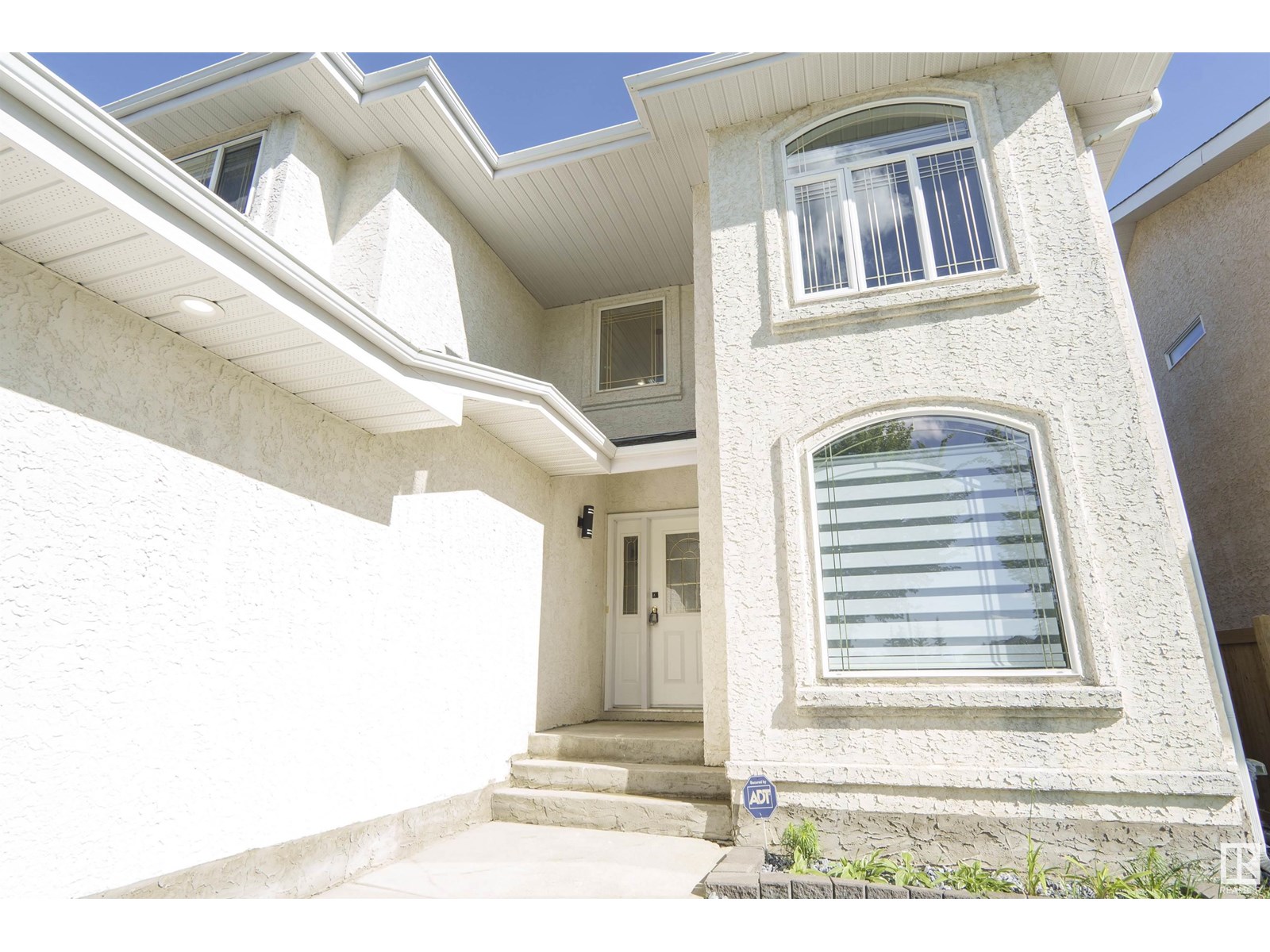 370 HEATH RD NW|Edmonton, Alberta T6R2T8