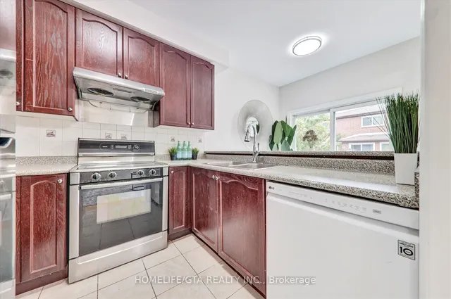 Additional image 13 of 62 Wyper Sq