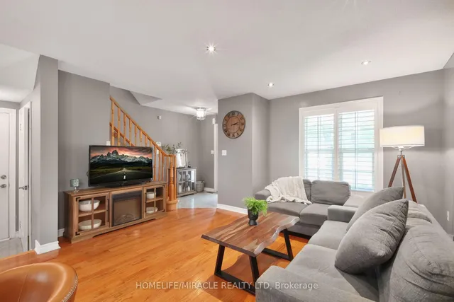 房产图片 7 - 365 Brisdale Dr