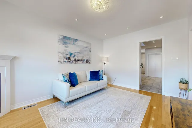 Additional image 11 of 851 Clemens Cres