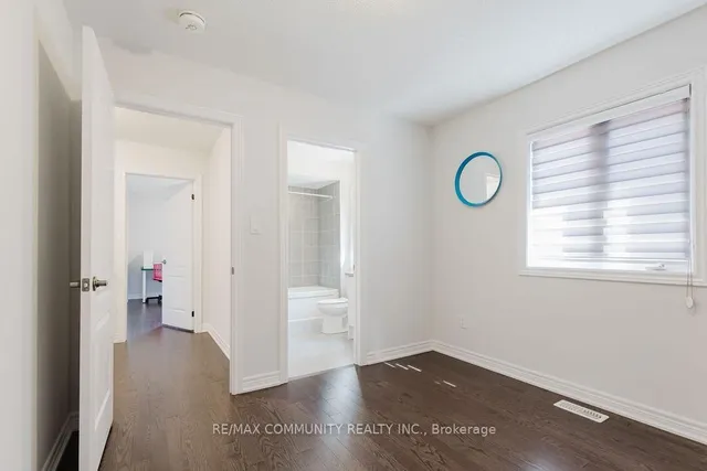 Additional image 33 of 100 Folgate Cres