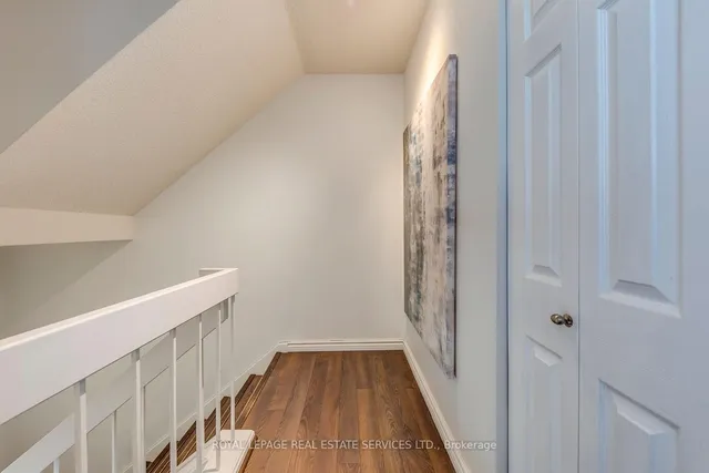 Additional image 43 of 33 Harbour Sq Unit 1032