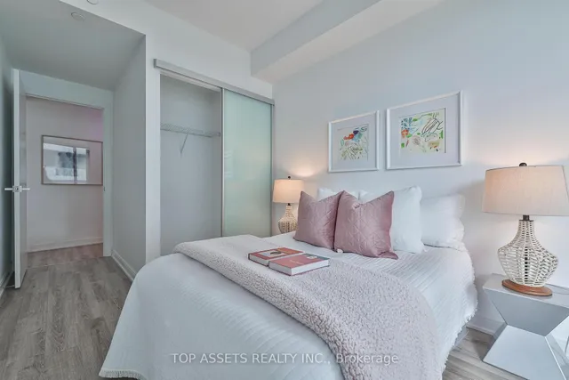 Additional image 36 of 50 Charles St Unit 3707