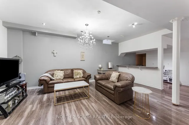 Additional image 36 of 41 Youngestar Tr