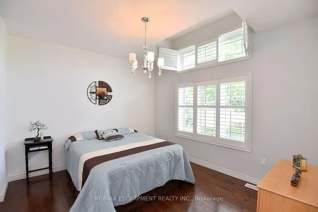 Additional image 26 of 8 Valiant Circ