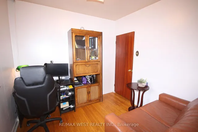 Additional image 17 of 23 Cove Dr