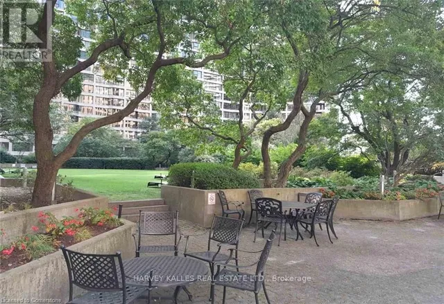 Additional image 2 of 33 Harbour Sq Unit 1605