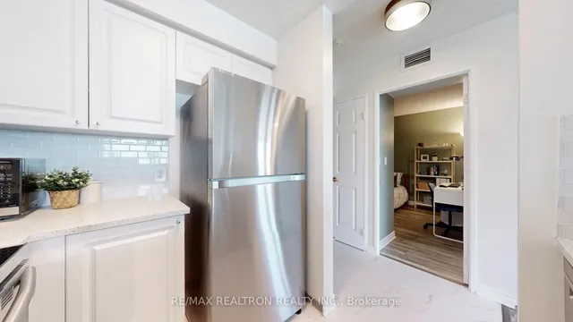 Additional image 9 of 11 Lee Centre Dr Unit 1905