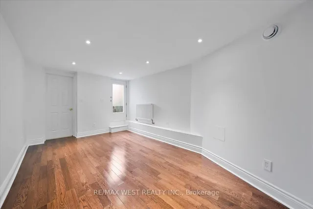 Additional image 31 of 248 1/2 Euclid Ave