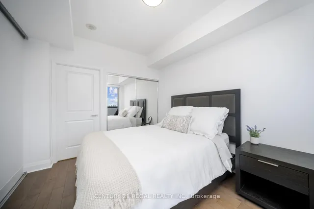 房产图片 18 - 多伦多圣玛丽街65号 Unit 2407