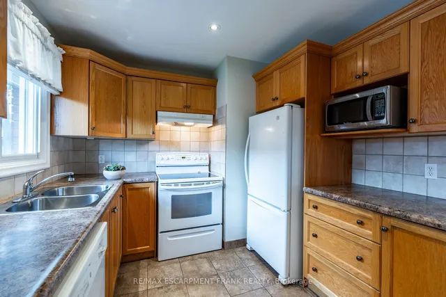 Additional image 19 of 6 DEAN Ave