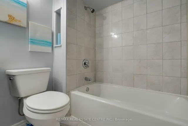 Additional image 31 of 32 Queen Anne Dr