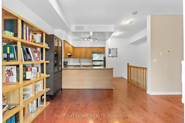 Additional image 13 of 205 Wellesley St Unit 205