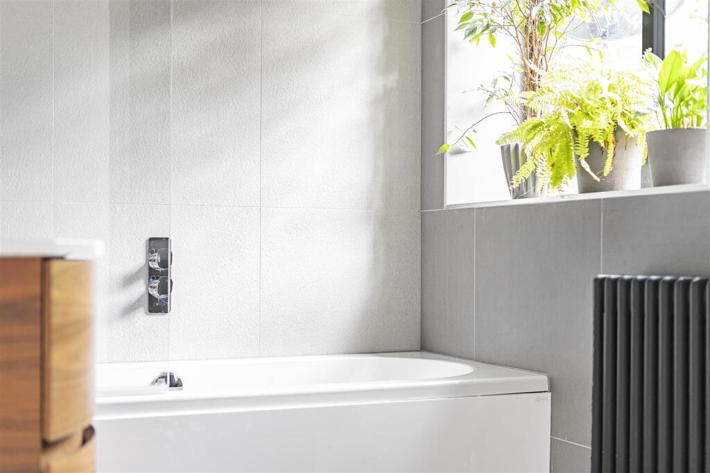 Additional image 25 of Hillside Way, Welwyn