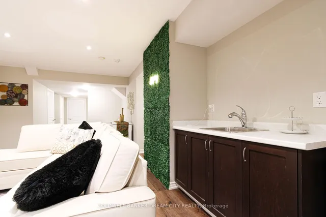 Additional image 36 of 450 Brisdale Dr