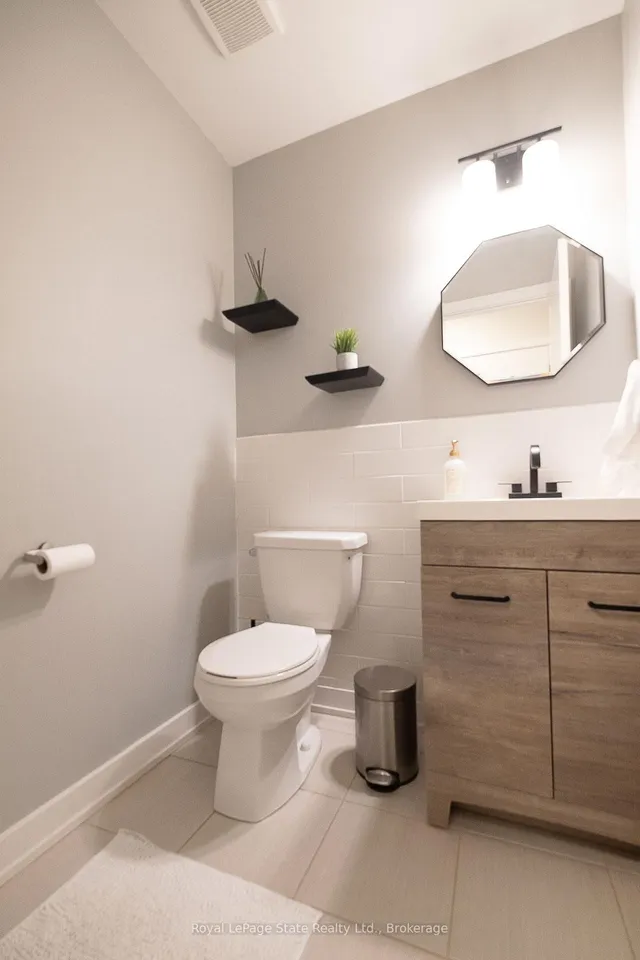 Additional image 3 of 590 North Service Rd Unit 127