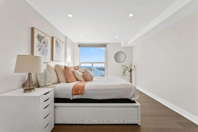 Additional image 22 of 77 Harbour Sq Unit 3208