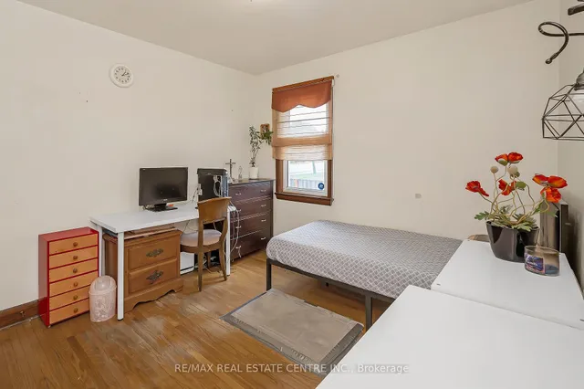 Additional image 20 of 676 Upper Wentworth St