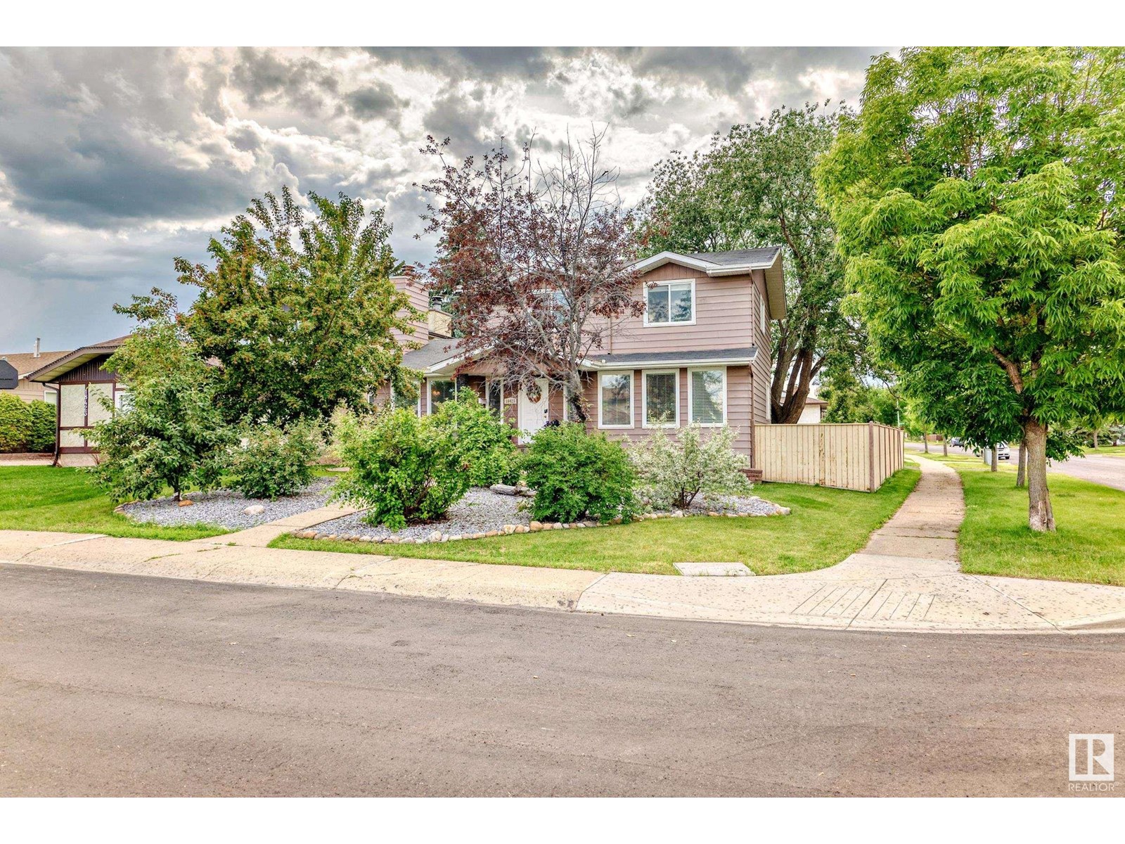 18425 62B AV NW|Edmonton, Alberta T5T2S9