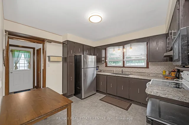 Additional image 10 of 676 Upper Wentworth St