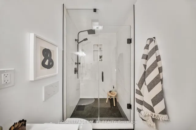 Additional image 20 of 6 Woodfield Rd