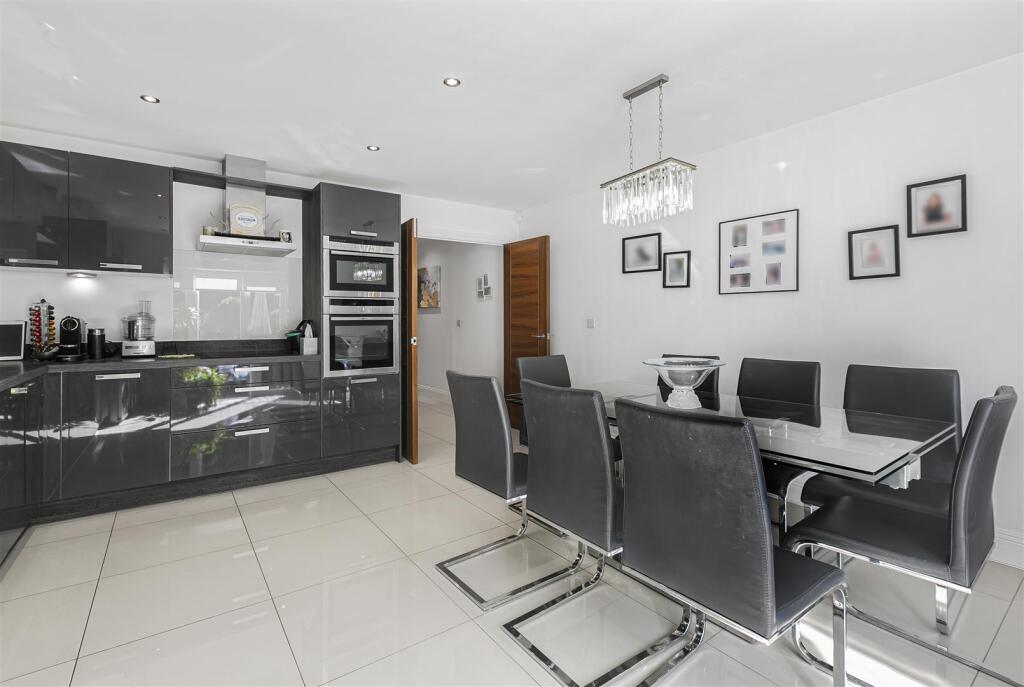 Additional image 5 of Green Close, Brookmans Park, AL9