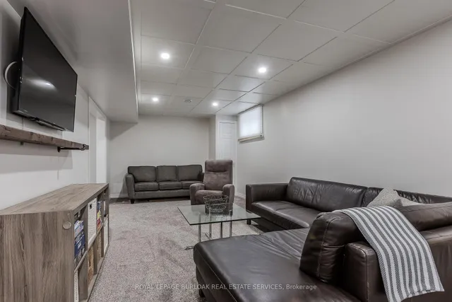 Additional image 35 of 6 Carl Cres