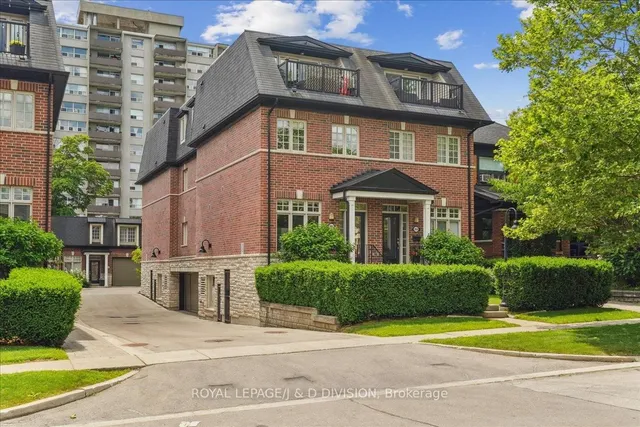 Additional image 32 of 361 Roehampton Ave