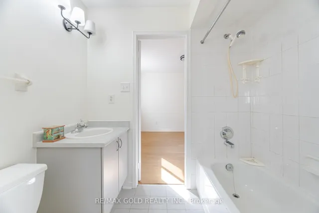 Additional image 40 of 32 Hollybush St