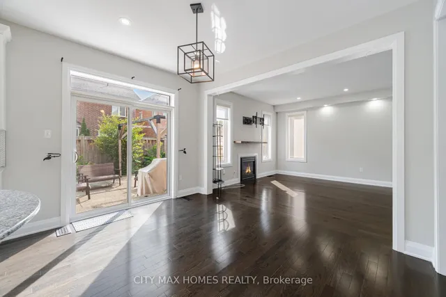 Additional image 16 of 8 Amberglow Crt