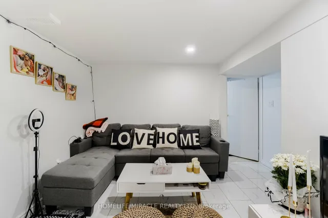 Additional image 31 of 34 Greenbush Cres