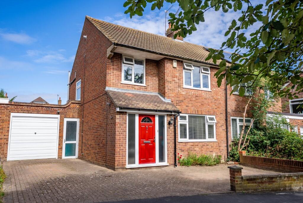 Spooners Drive, Park Street, St. Albans, Hertfordshire, AL2