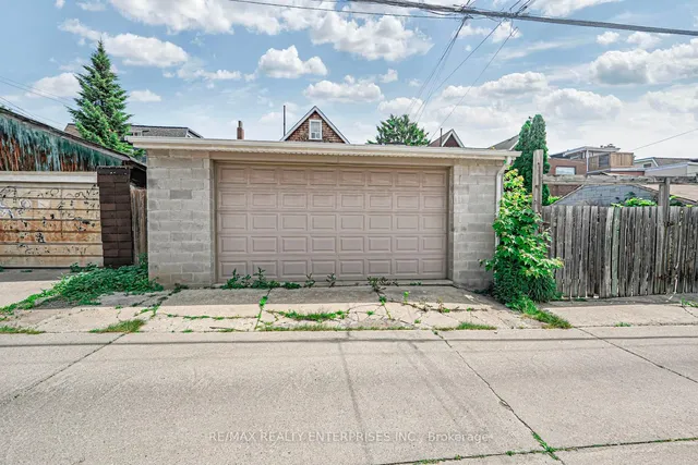 Additional image 46 of 914 Dovercourt Rd