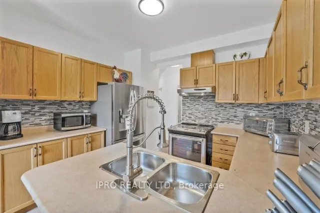 Additional image 16 of 792 Ledbury Cres