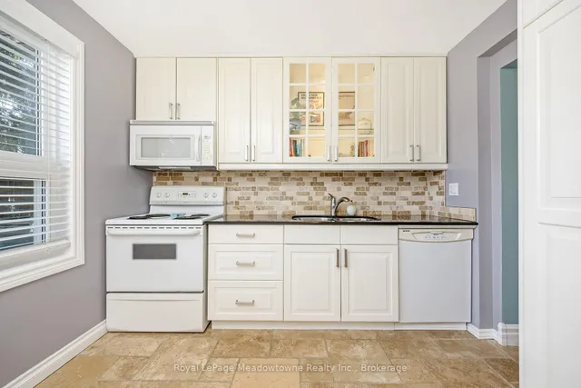 Additional image 10 of 633 Woodward Ave